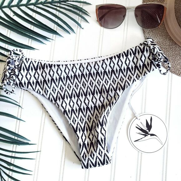Byrds of Paradise Other - BYRDS OF PARADISE Alice swim hipster textured bikini bottoms black ivory M NEW